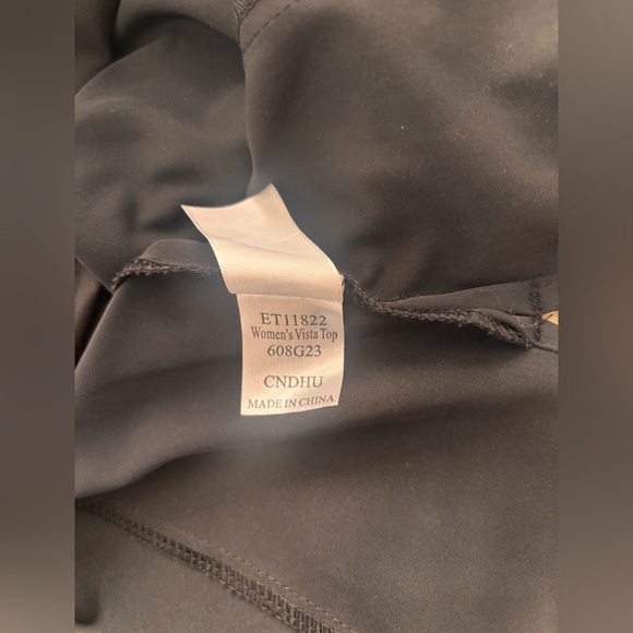 MEDELITA VISTA V-NECK SCRUB TOP - Picture 8 of 11